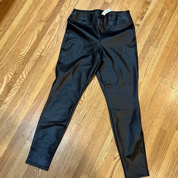 Women’s Gap vegan leather leggings size M - Picture 1 of 3